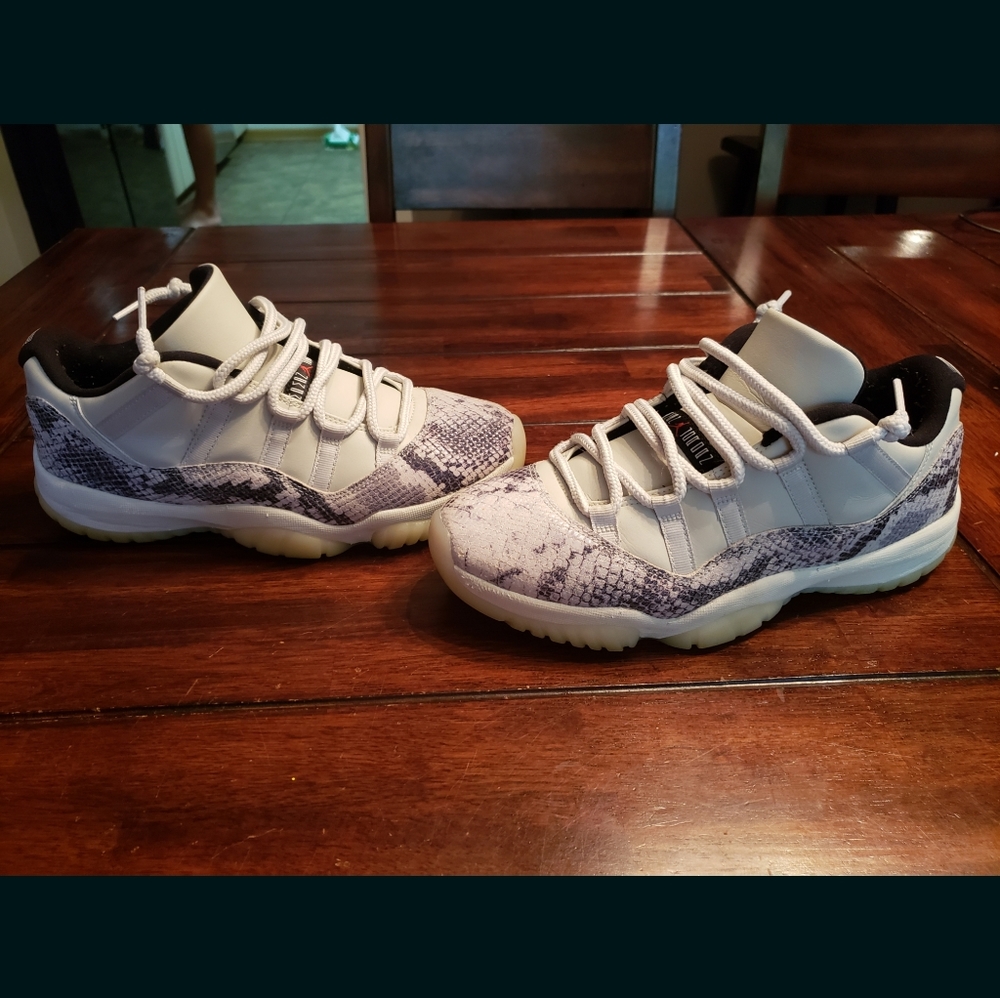 SOLD - Jordan Retro 11 snakeskin light bone